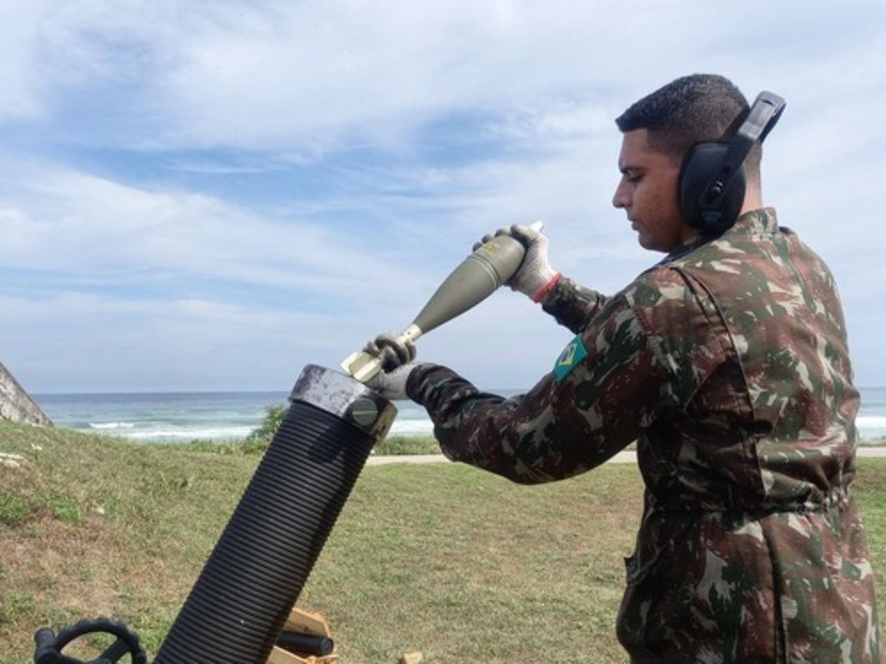 Centro de Avaliações do Exército apoia tiro com protótipo de redutor de calibre para Morteiro 120mm do Arsenal de Guerra do Rio