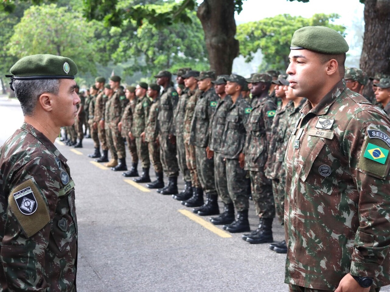Centro de Avaliações comemora o Dia do Exército em formatura com entrega de medalhas
